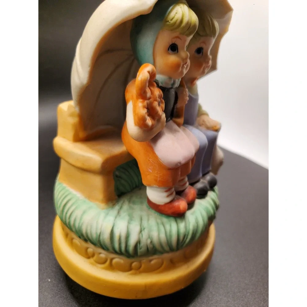 Vintage Porcelain Kids Umbrella Wind-up Music Box Musical Raindrops Keep Falling